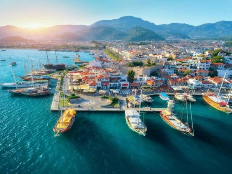 Marmaris-Marina-1024x1024-800x600.jpg